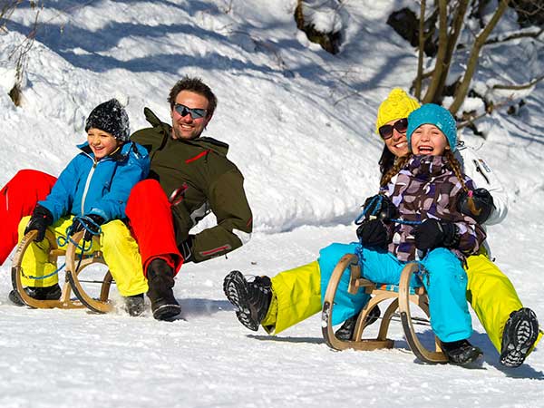 Familienrodeln im Winter im Grossarltal